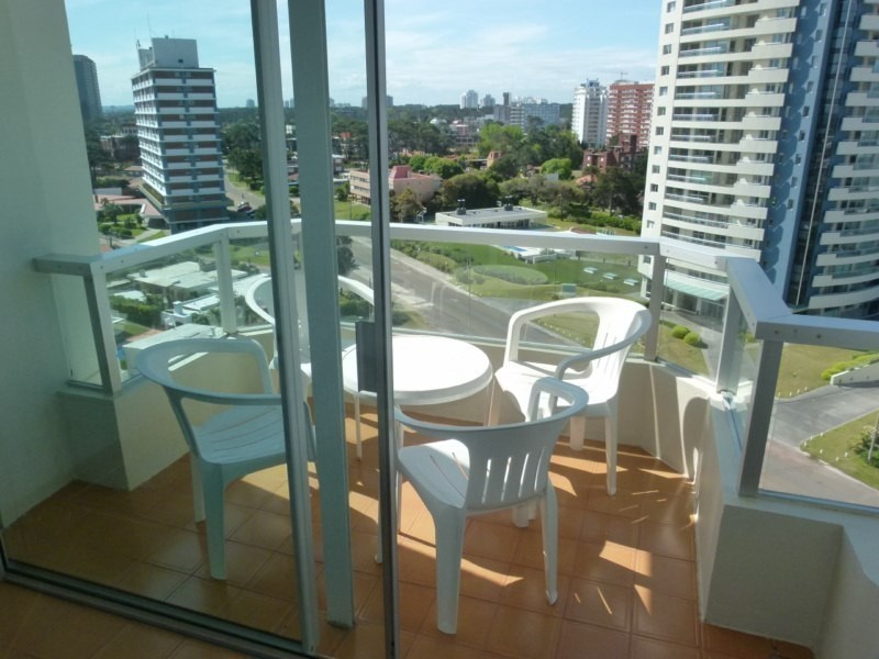 Departamento a metros de Playa Brava
